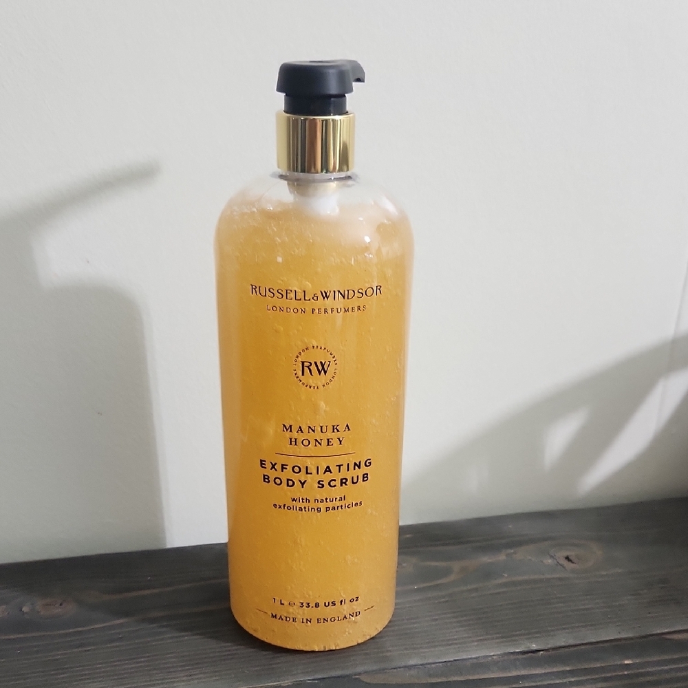 Russell & Windsor Manuka Honey Exfoliating Body Scrub - NEW